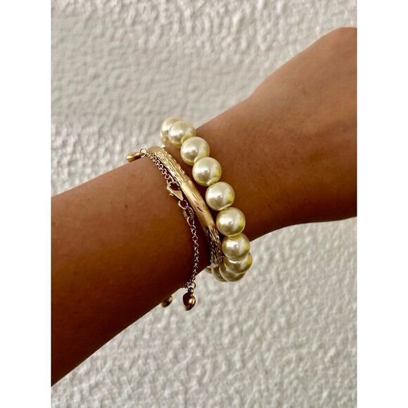 Stretchy Faux Pearls Bracelet - Picture 4 of 4